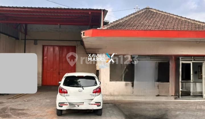 For Sale Spacious Warehouse With Large Parking Area Free Cold Storage Suitable for Logistics Warehouse or Other Business Types Access for Tronton Trucks and Easy Access to Blimbing Business Center and Main City Route on Adi Sucipto Highway Blimbing Malang City H403