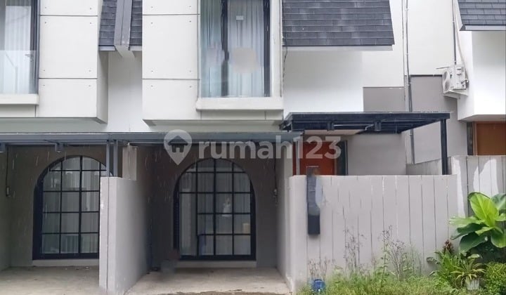 For Sale: Modern 2-Storey Villa with Elegant Vibes, Fully Furnished, Includes Balcony and Laundry Area, Ready to Occupy. Safe and Quiet Neighborhood, Mountain View, Cool Air, Strategic Location Close to Many Attractions at Villa Kingspark 8 Batu H802.