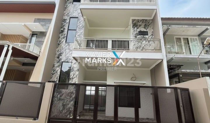 Dijual Villa Minimalis Modern Cantik 3Lt Ada Private Pool dan Lantai Atas Free Huni Lingkungan Aman Tenang View Pegunungan dan City Light Selangkah Kota Batu dan Akses Mudah ke Banyak Wisata di Ngglik Batu Malang H408