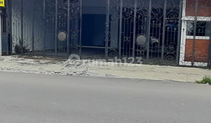 Rumah ruang usaha di Jl bonsai