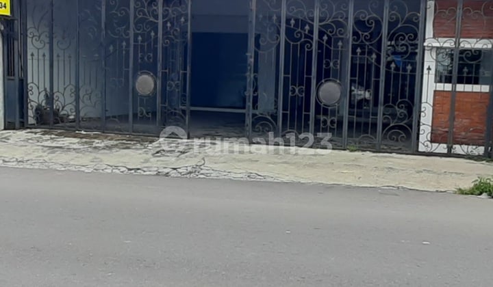 Rumah ruang usaha di Jl bonsai