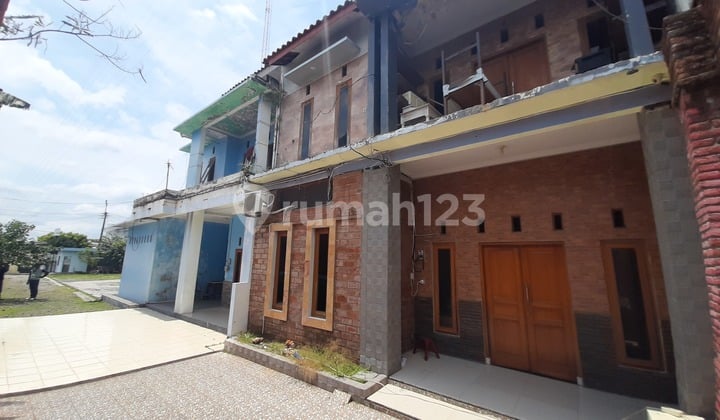 Second-floor penthouse