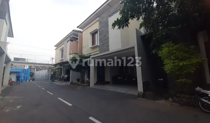 Rumah 2 Lantai Baru Kratonan