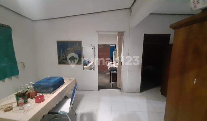 Rumah Ruang Usaha Pinggir Jalan