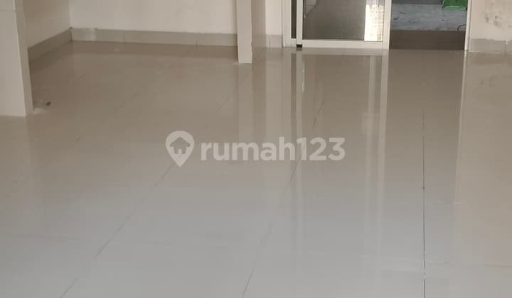 Disewa Rumah Green Lake City Cipondoh