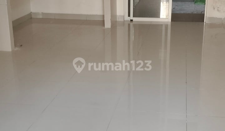 Disewa Rumah Green Lake City Cipondoh