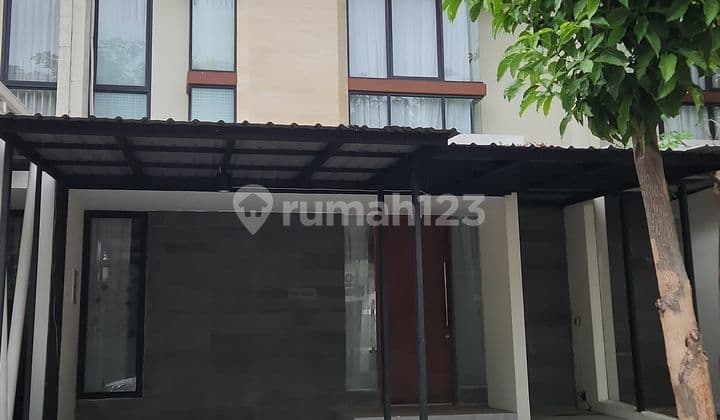 Dijual Rumah Dua Lantai North West Lake Citraland Surabaya