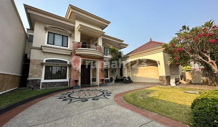 Dijual Rumah Ada Kolam Renang Taman Hunian Satelit Surabaya