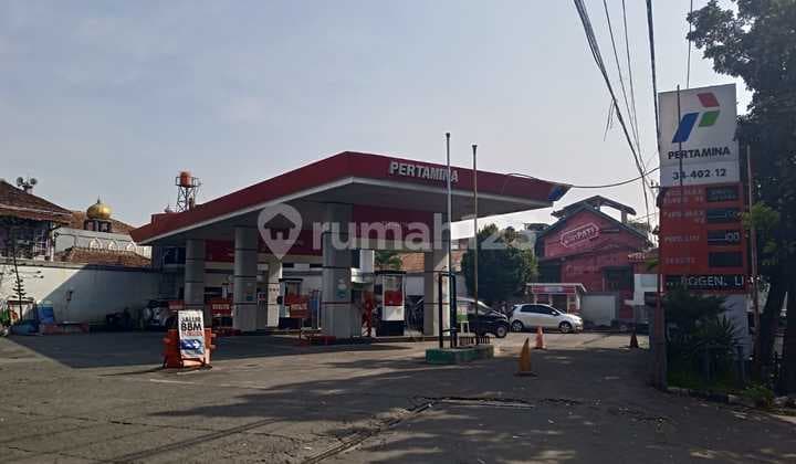 Active gas station on Terusan Buah Batu near Buah Batu toll road, strategic location.