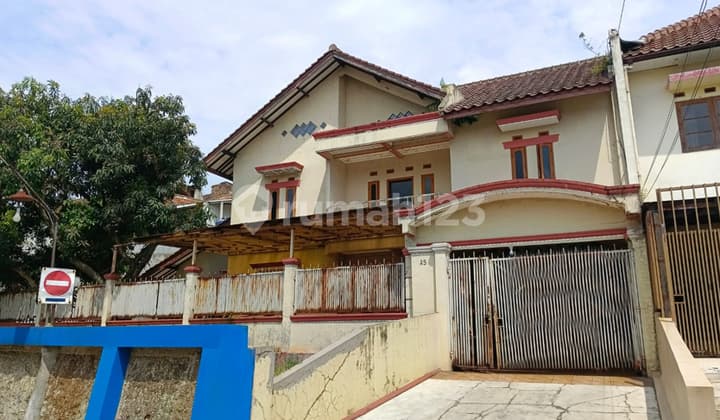 Rumah Tengah Kota di Graha Indah Lokasi Strategis Dekat Jalan Raya Cimindi, Harga Terbaik
