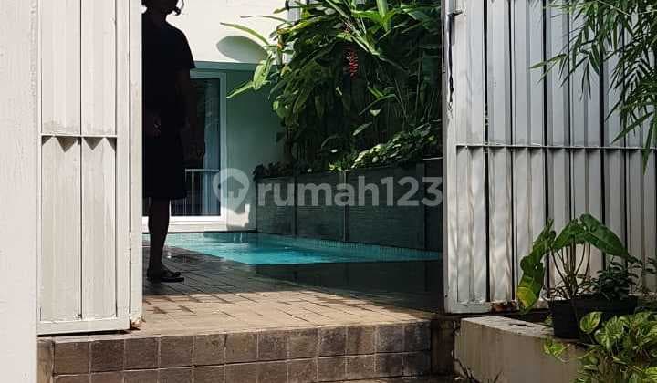 Rumah 2 Lantai Furnished di Area Senopati, Jakarta Selatan