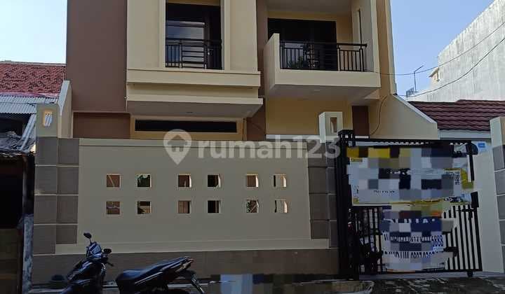Rumah, 3 Lantai Baru Kebun Jeruk Indah Jakarta Barat