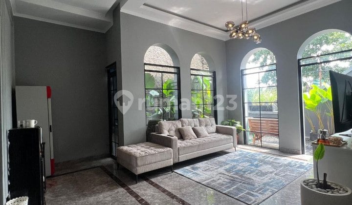 Dijual Rumah & Cafe Minimalis Modern di Burangrang