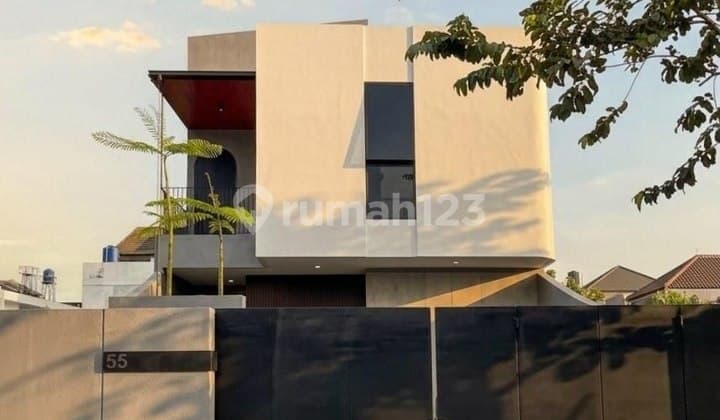 Rumah Baru Minimalis Modern Tropical di Turangga