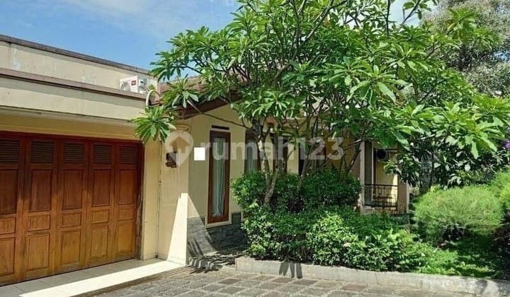 Dijual Murah Rumah Cigadung Dekat Dago, Gaya Klasik Siap Huni