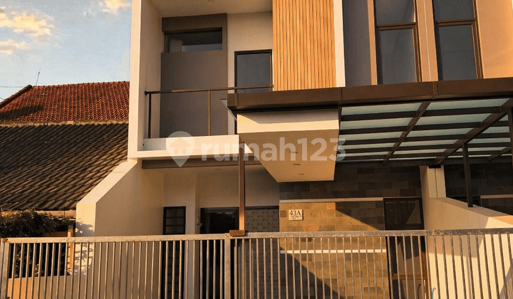Rumah Baru Modern di Arcamanik Endah Belakang Griya