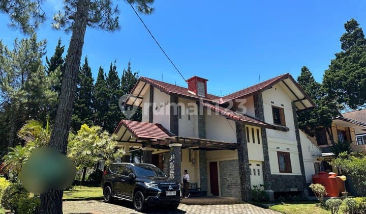 Rumah Semi Villa Modern Lingkungan Asri Nyaman di Isatana Bunga Lembang