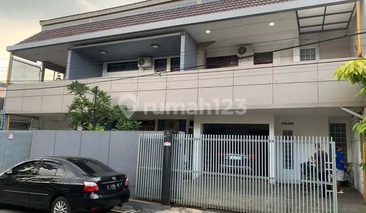 Rumah Lux Semi Furnished di Komplek di Cijgara Suryalaya
