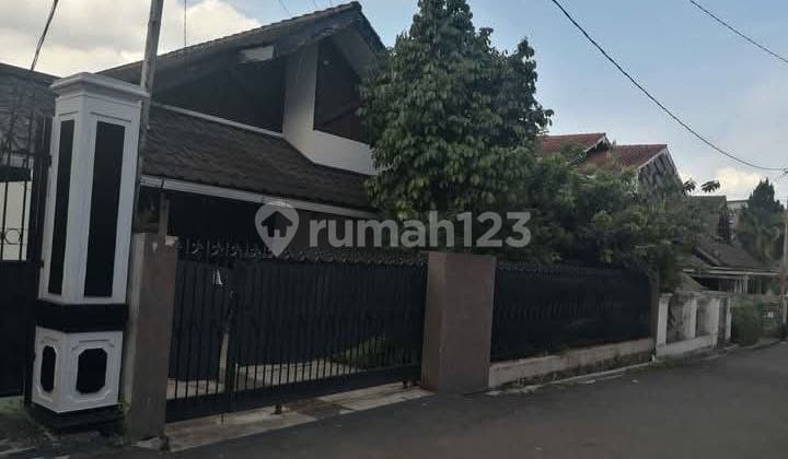 Well-Maintained Old House Ready for Occupancy in Tubagus Ismail Complex Near ITB Dago