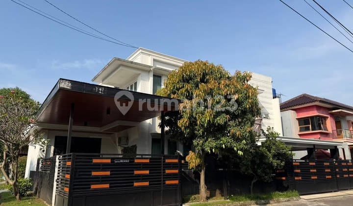Price Drop: Luxury House in Buahbatu Regency Complex Near Toll Road