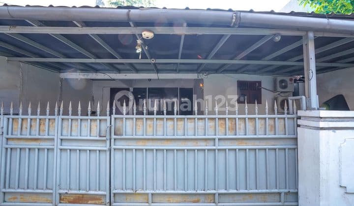 Rumah Strategis 15 Menit ke Cinere Bellevue Mall Hadap Selatan J26187
