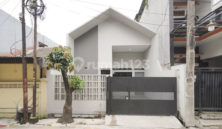 Rumah Hadap Utara 15 Mnt ke Summarecon Mall Bekasi Bebas Banjir J-39394