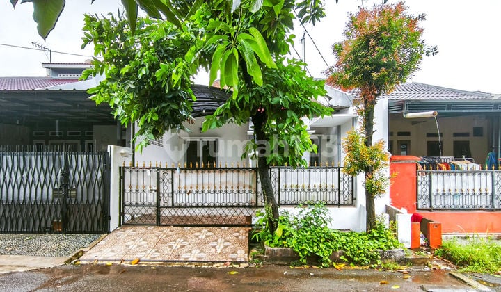 15 Minutes to Living World, North-Facing House, Tourist City J-36644