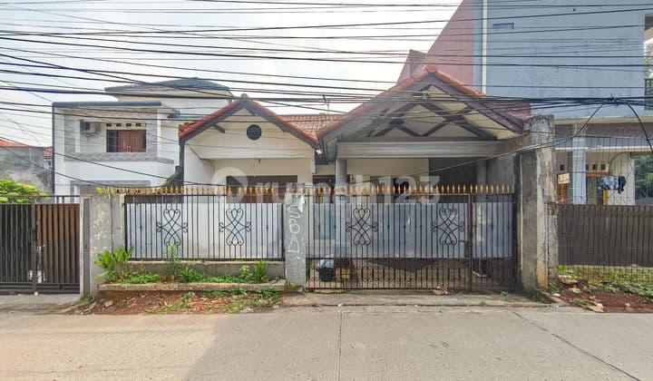 Rumah SHM Strategis 15 Menit ke Cinere Bellevue Mall Dibantu KPR J35442