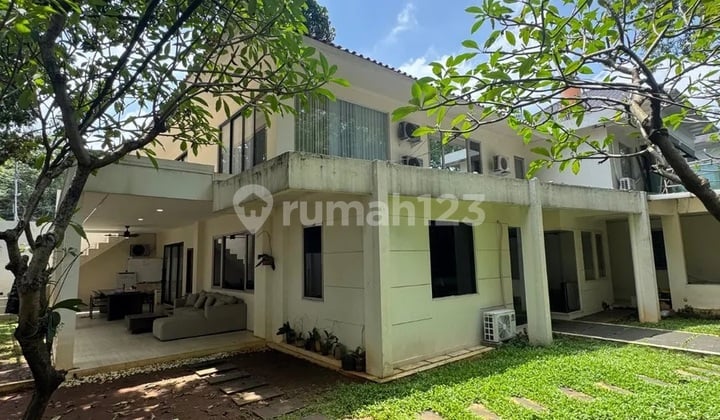 Rumah Hoek 2Lt Luas 469M 25X23 Kebayoran Baru Jakarta Selatan