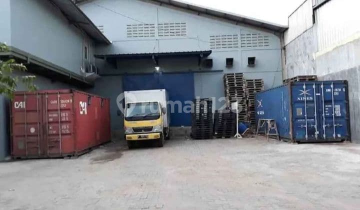 Gudang di Dekat Bandara Soekarno Hatta Luas Tanah 1014 M2 Luas Bangunan 560 M2, Lokasi Strategis Masuk Kontener 40 Ft, Bagus