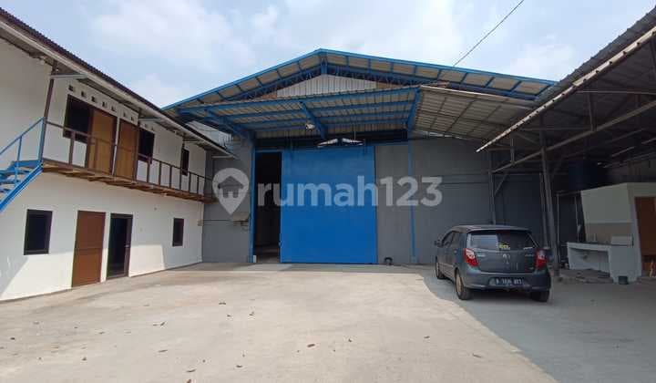 Warehouse in Plot Dpr Cipondoh, Land Area 800m2, Building Area 480m2, Includes Office, Fits 40 Ft Container, Good Condition.