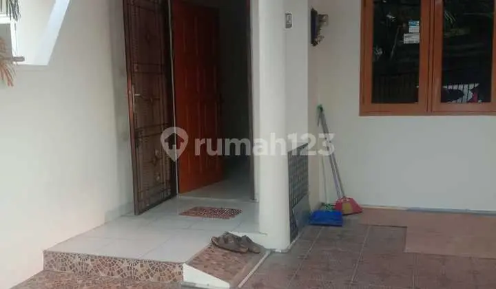 House in Kresek Indah 2, Size 4 x 13.5, 2 Floors, Semi-furnished, Nice and Tidy