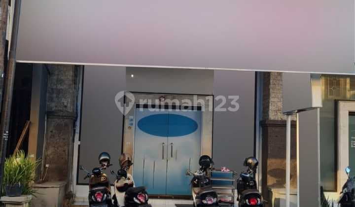 For Sale: 2.5-Story Shop House on Jalan Raya Sesetan, South Denpasar.