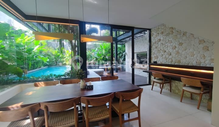Villa Baru dengan 5 Kamar Tidur di Padang Linjong, Canggu, Kuta Utara