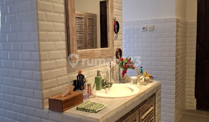 Villa Sewa Yang Cantik Dan Nyaman Dengan 3 Kamar Tidur Di Bumbak, Kerobokan