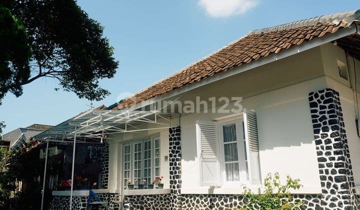 Jual Rumah Belanda Classic Di Pusat Kota Bandung Sayap Riau Nego