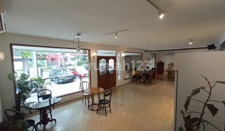 Caffe Restoran di Sayap Riau lokasi sangat Strategis Bandung