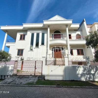 Rumah Mewah di Walet Indah Pik Jakarta Utara