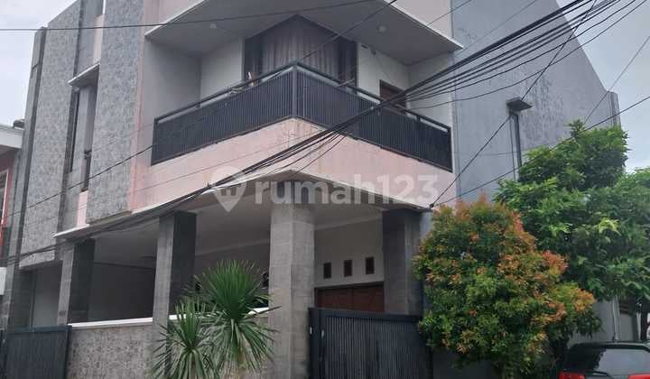 Rumah Hook 2 Lantai di Medang Lestari Pagedangan