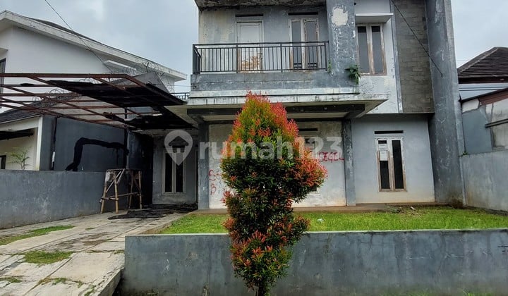 Rumah 2 Lantai Di Villa Gunung Lestari Jombang