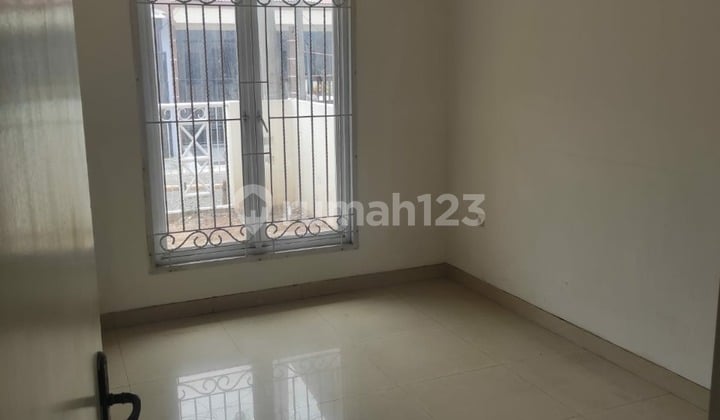 DIJUAL RUMAH TAMAN ROYAL 2 LANTAI, siap huni