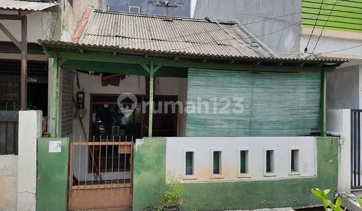Rumah Tua Hitung Tanah Dekat Pusat Bisnis & ToL di Tomang Jakbar