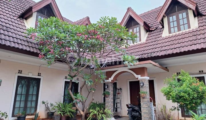 Rumah Classic Luas 305m Butuh Renovasi di Pekayon Bekasi Selatan