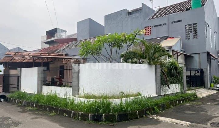 Rumah Hook Luas Dlm Perum Ekslusif 10Mnt ke LRT Cikunir 1