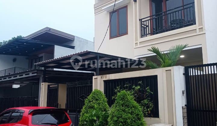 Rumah Mewah 2Lt Strategis Dlm Perumahan di Taman Gigi Galaxy