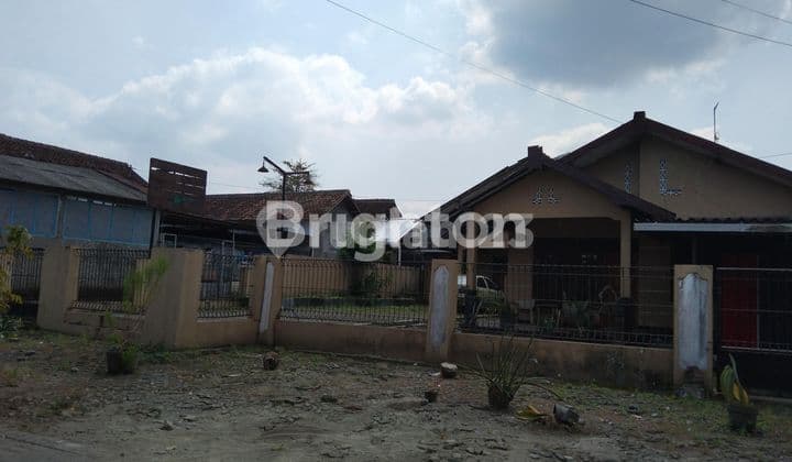 RUMAH LUAS AREA STRATEGIS, SELANGKAH JL. KABUPATEN, RINGROAD BARAT, RSA UGM, NEXT IN OUT TOL JOGLOSEMAR 2,8 KM SKE SINDU KUSUMA EDUPARK, JCM JOGJA CITY MALL