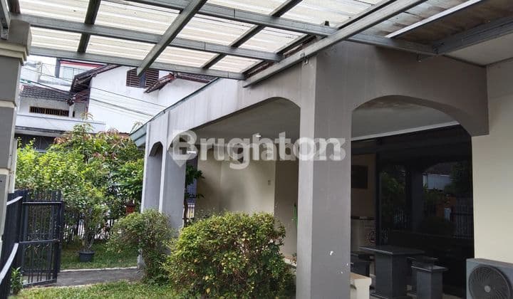 RUMAH VILLA SIAP HUNI GAYA KLASIK, LOKASI STRATEGIS DI TENGAH KOTA TAPI SUASANA TENANG TEDUH. DEMANGAN BARU, SELANGKAH AMBARUKMO PLAZA, DIKELILINGI KAMPUS: ATMAJAYA, SANATA DHARMA, UIN, UNY