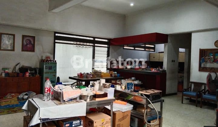 TAMAN SISWA, TOKO DAN RUMAH, AREA CAFE, KULINER, DAGANG, PENDIDIKAN