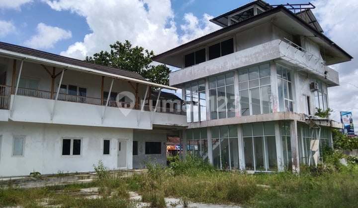 Gedung Ex Kantor Sekolah, Area Komersial Jl. Kaliurang Km 13,5