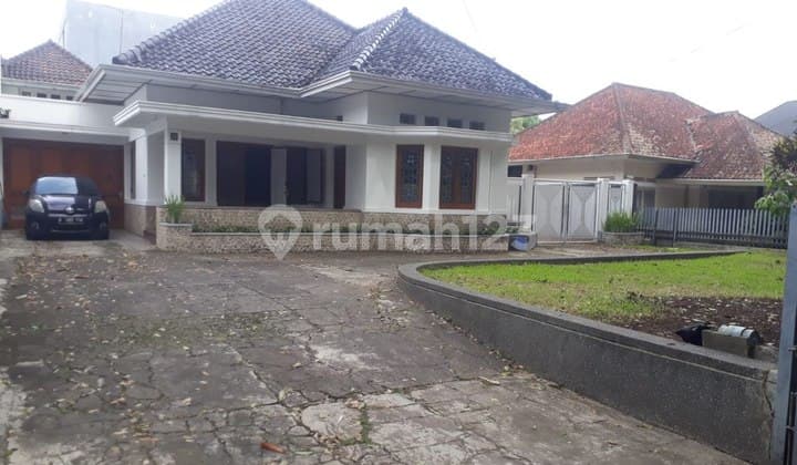 Properti Klasik Desain Otentik di Sayap Dago Lokasi Strategis